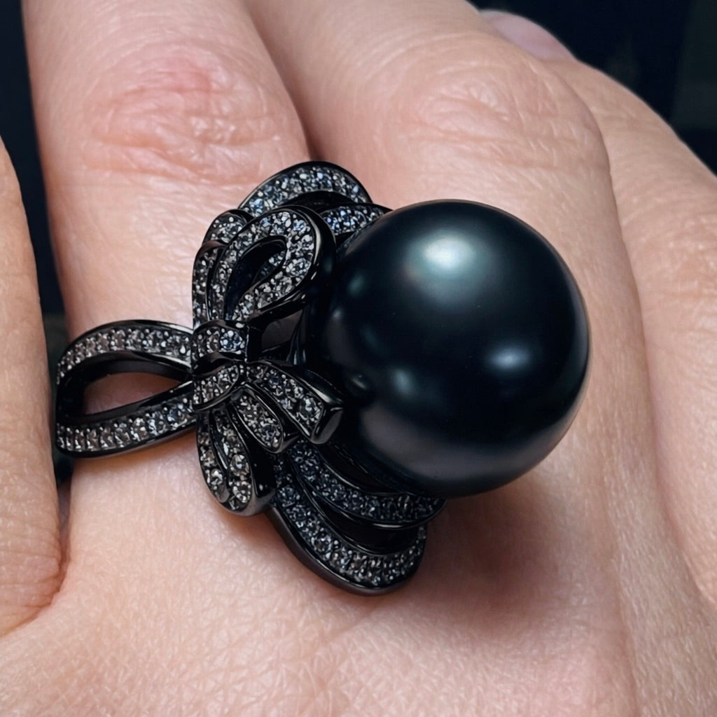 Velours Noir: 15mm Tahitian Black Pearl Bow Ring in Black Gold