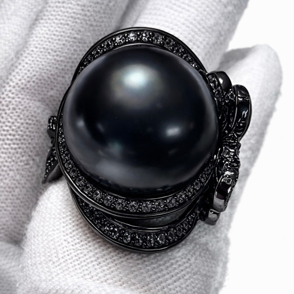 Velours Noir: 15mm Tahitian Black Pearl Bow Ring in Black Gold
