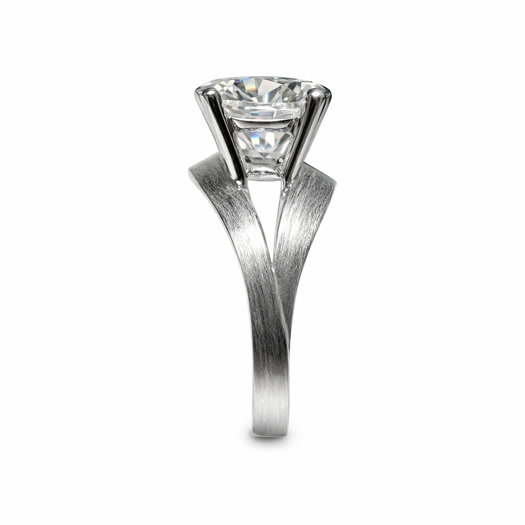 The Sovereign : 6 Carat Round Brilliant Cut Lab Grown Diamond Engagement Ring
