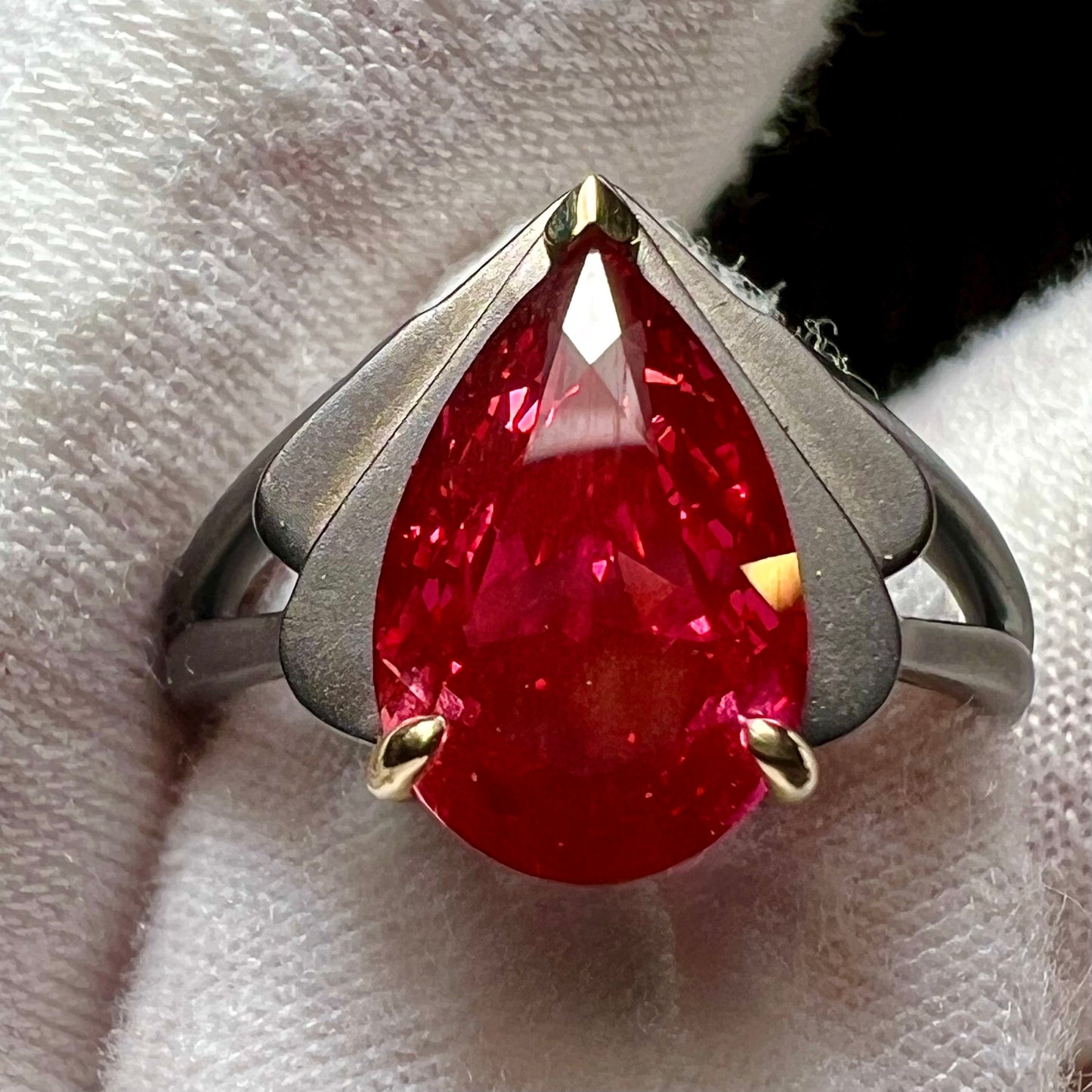 Deco Obsidian Flame : 4 Carat Fancy Vivid Red Lab Grown Diamond Ring